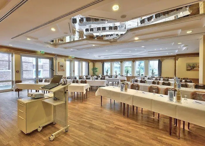 Hotel Restaurant Clemens-august 3*